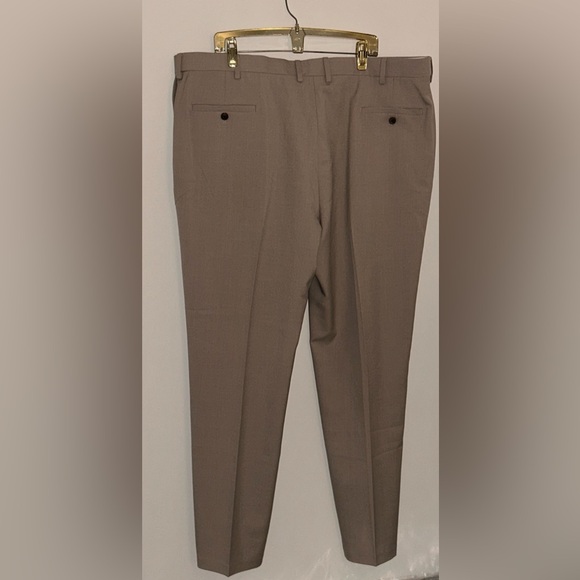 Haggar Men's Dress Pants 44x32 Classic Fit - Picture 2 of 5